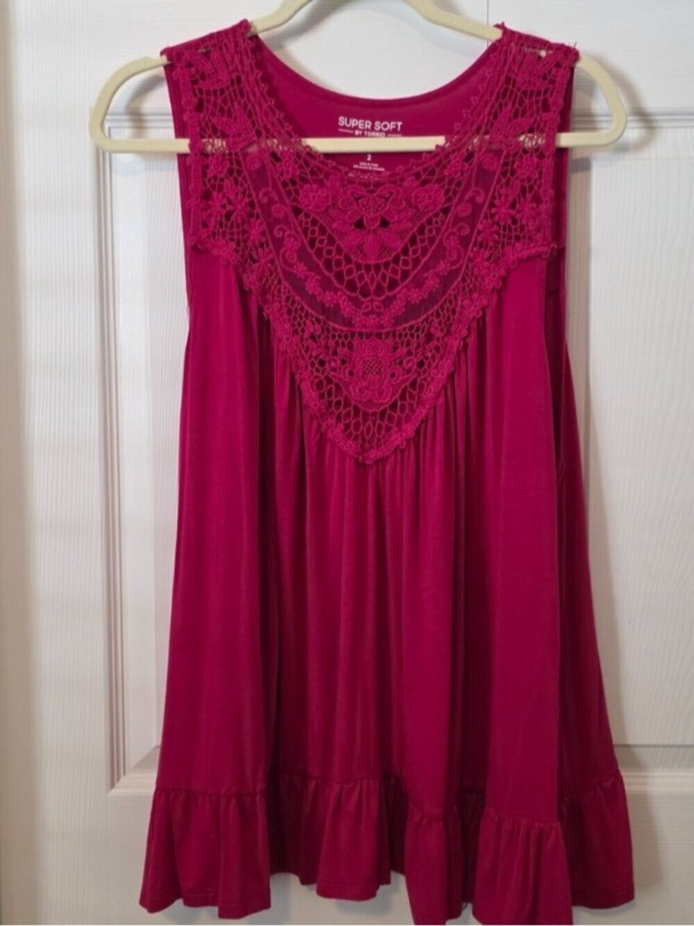 Torrid Size 2X Fuchsia Crochet Yoke Tank Top Ruffle Hem